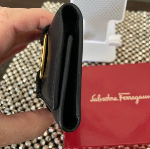 Salvatore Ferragamo EUC  unisex key holder - Picture 5 of 11
